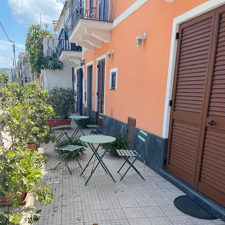 By The Port Apartmán