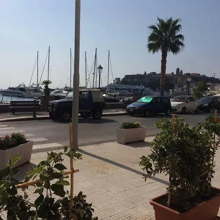 By The Port Apartment *