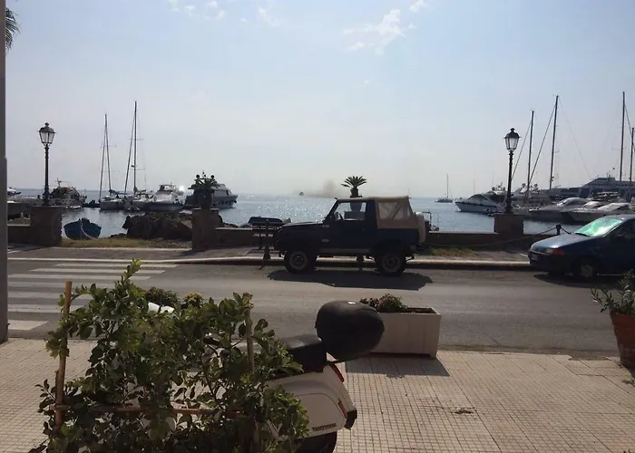 By The Port Apartment *