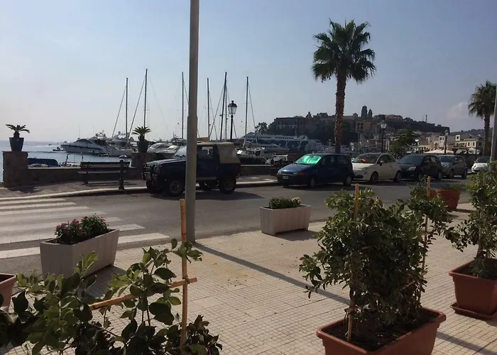 By The Port Apartment *